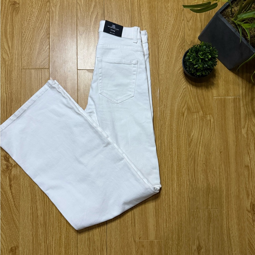 Woman’s DIVIDED Wide Leg Jeans White